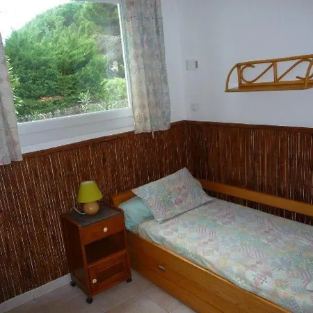 Apartamento T2 Pour 4 Personnes, Proche Et Commerces, Jardin Privé, Parking, Animaux Acceptés - Fr-1-226b-111
