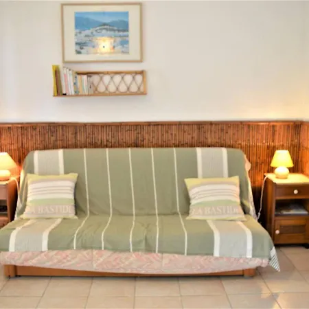 T2 Pour 4 Personnes, Proche Et Commerces, Jardin Prive, Parking, Animaux Acceptes - Fr-1-226b-111 *