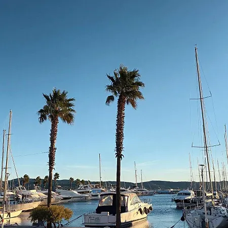 T2 Pour 4 Personnes, Proche Et Commerces, Jardin Prive, Parking, Animaux Acceptes - Fr-1-226b-111 * Cavalaire-sur-Mer